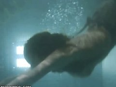 Hot Kari Wuhrer Swimming