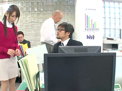 Quick blowjob in the office from Saki Kouzai