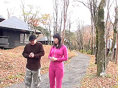She meets a guy during a walk and ends up bouncing on his cock