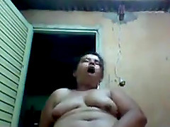 Brazilian mature masturbates on livecam