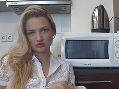 Blonde amateur demoiselle prepares for the webcam session